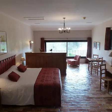 Hotel Charembeau 3*